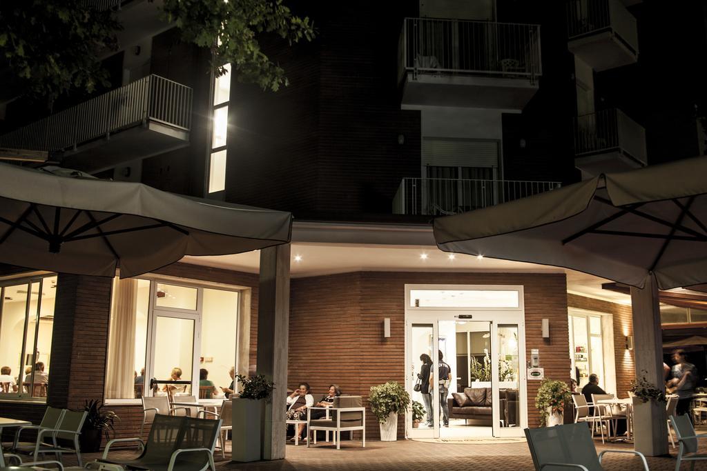 Hotel Orsa Maggiore Milano Marittima Kültér fotó